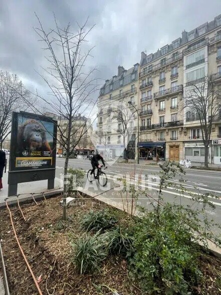 Local commercial dans Paris à louer - Photo de l’immeuble – Image 2 sur 2