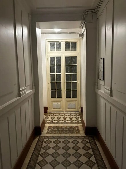 Local commercial dans Paris à vendre - Hall d’entrée – Image 1 sur 5