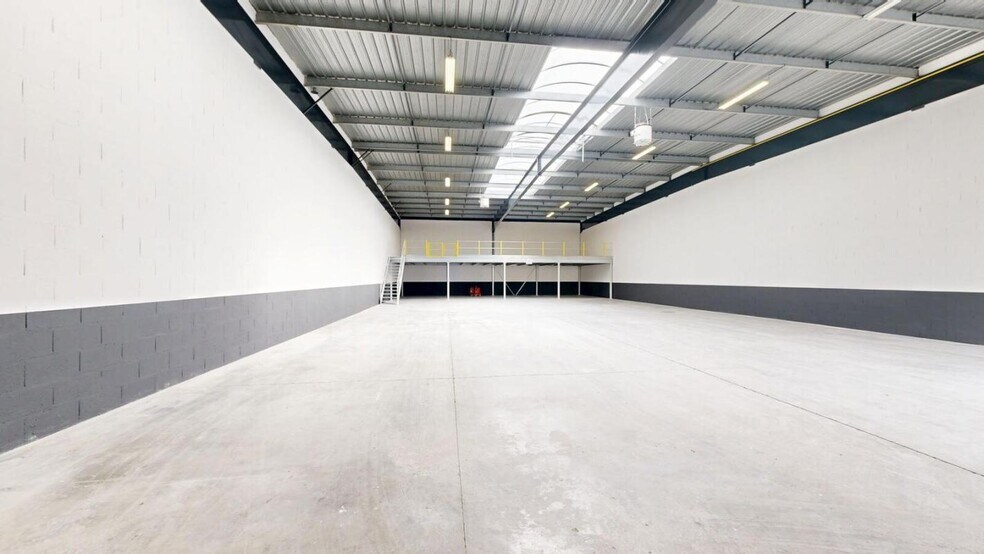 Local d'activités dans Cergy à vendre - Photo de l’immeuble – Image 2 sur 6