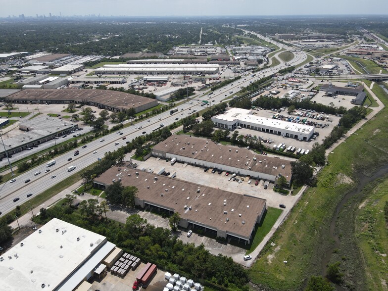 7127-7157 North Loop E, Houston, TX à louer - Photo de l’immeuble – Image 2 sur 4