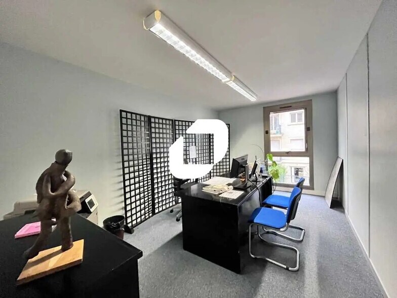 Bureau dans Versailles à vendre - Photo de l’immeuble – Image 2 sur 4