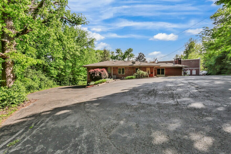 1543 Madison St, Clarksville, TN à vendre - Photo de l’immeuble – Image 2 sur 43
