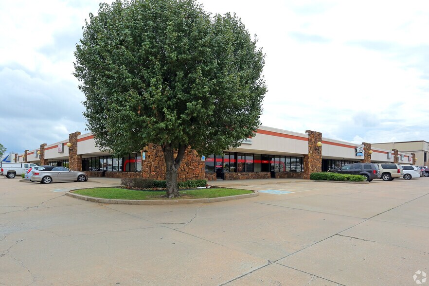 5800-5807 S Garnett Rd, Tulsa, OK à louer - Photo de l’immeuble – Image 2 sur 9