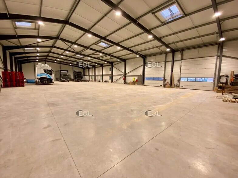 Industriel/Logistique dans Saint-Martin-de-Crau à louer - Photo de l’immeuble – Image 3 sur 5