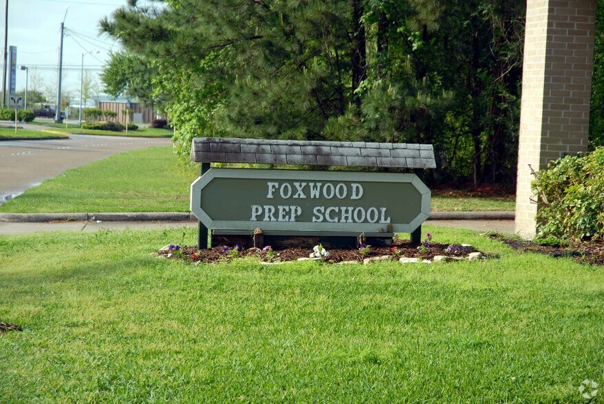 19901 Foxwood Forest Blvd, Humble, TX à vendre - Photo de l’immeuble – Image 2 sur 3