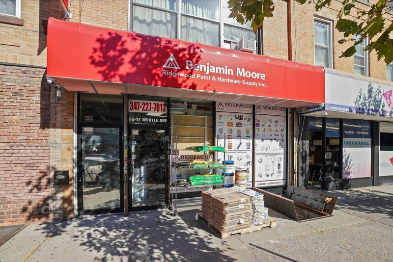 65-17 Myrtle Ave, Ridgewood, NY à vendre - Photo de l’immeuble – Image 3 sur 12