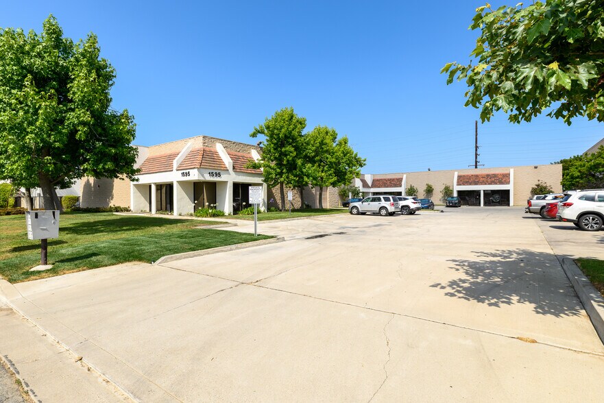 1595 Walter St, Ventura, CA à louer - Photo de l’immeuble – Image 2 sur 8