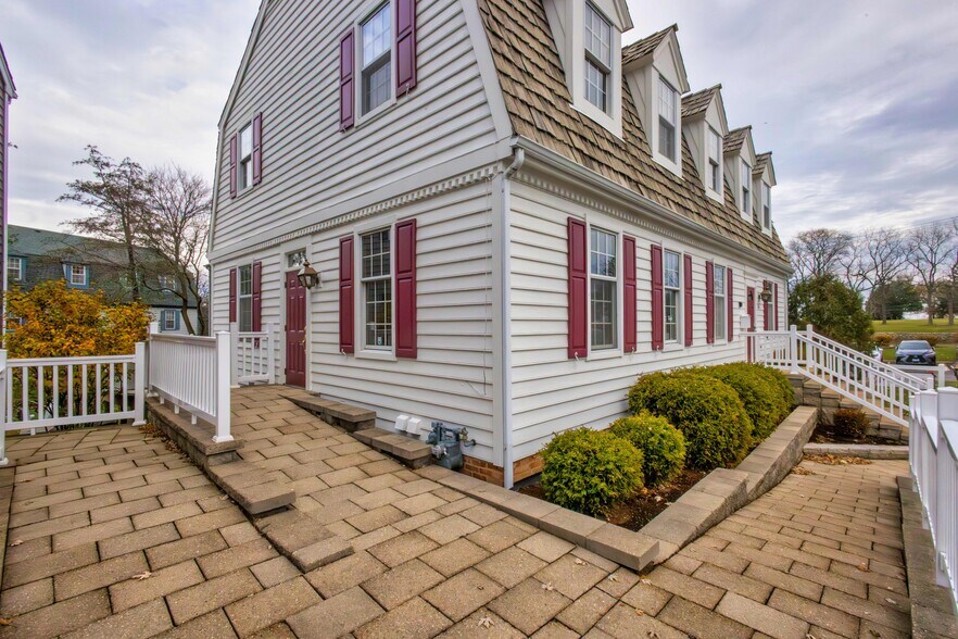 1615 W Colonial Pky, Inverness, IL à vendre - Photo de l’immeuble – Image 2 sur 19