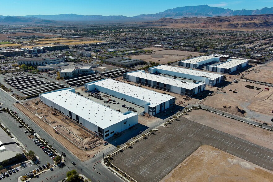W Badura Ave & S Cimmaron Rd, Las Vegas, NV à louer - Aérien – Image 2 sur 7