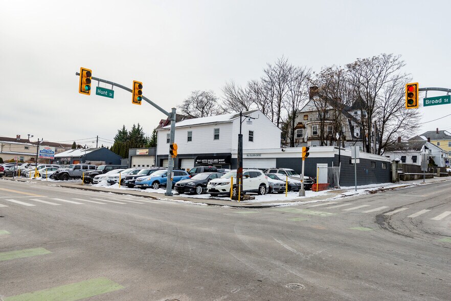 1220 Broad St, Central Falls, RI à vendre - Photo de l’immeuble – Image 2 sur 21