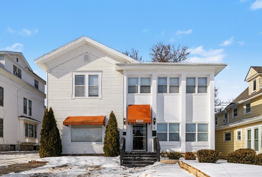 1031 N Washington Ave, Lansing, MI à louer - Photo principale – Image 1 sur 30