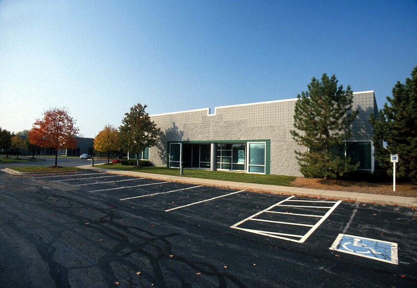 5273-5307 Lakeview Parkway South Dr, Indianapolis, IN à louer - Photo de l’immeuble – Image 2 sur 3