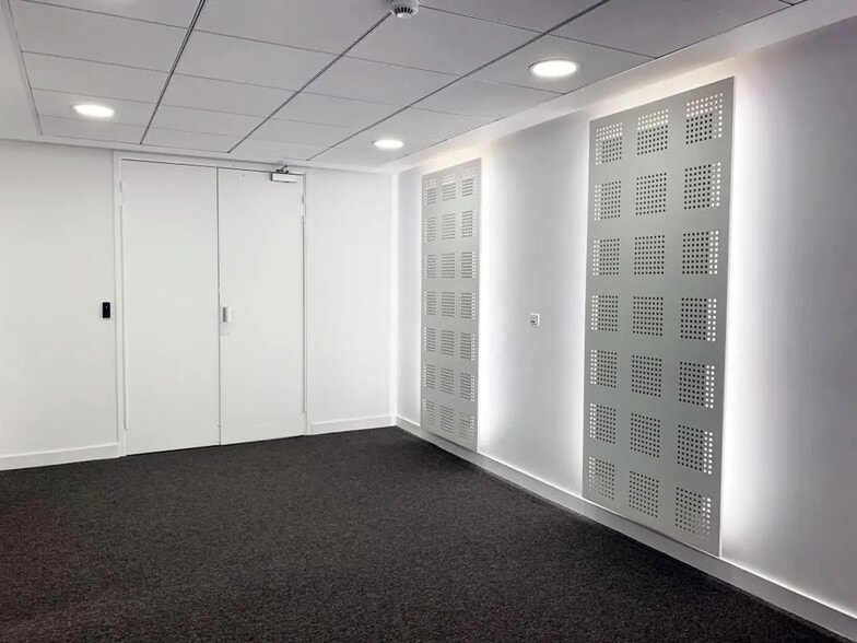 65 Rue Des Trois Fontanot, Nanterre à louer - Photo de l’immeuble – Image 3 sur 5