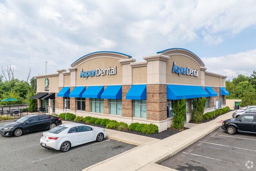 210 Upland Square Dr, Pottstown, PA à vendre - Photo de l’immeuble – Image 2 sur 8