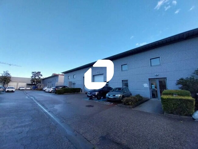 Plus de détails pour Local d'activités à louer