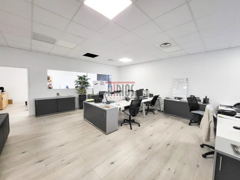 Bureau dans Six-Fours-les-Plages à vendre - Photo de l’immeuble – Image 3 sur 11