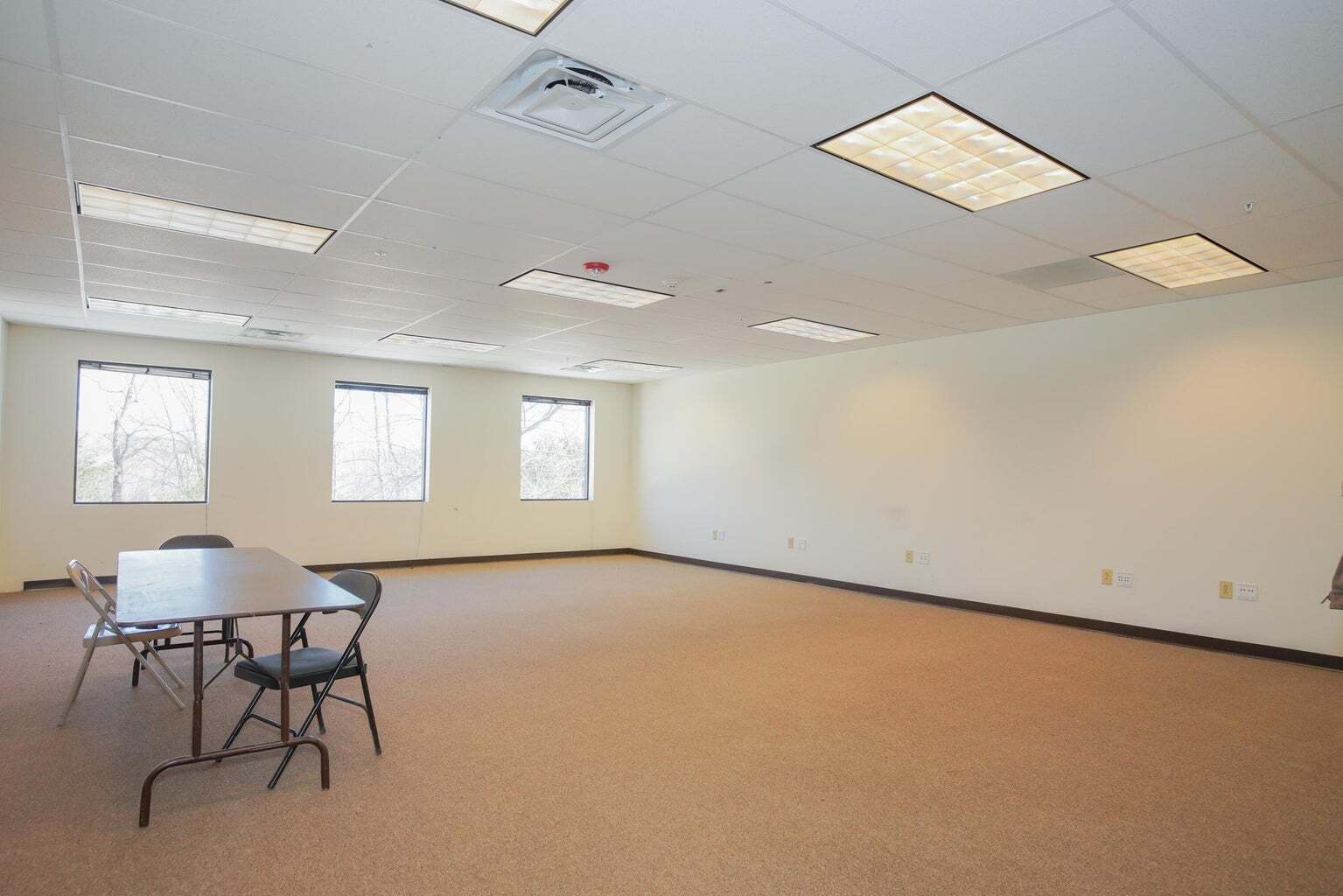 15 Tech Valley Dr, East Greenbush, NY à louer Photo de l’immeuble– Image 1 sur 4