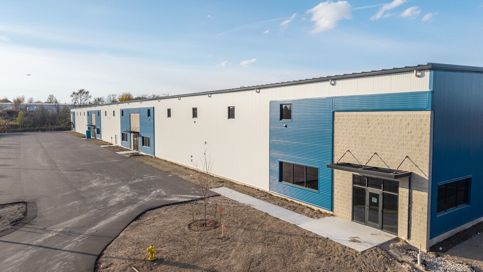 5725 52nd Street, Grand Rapids, MI à louer - Photo de l’immeuble – Image 2 sur 5