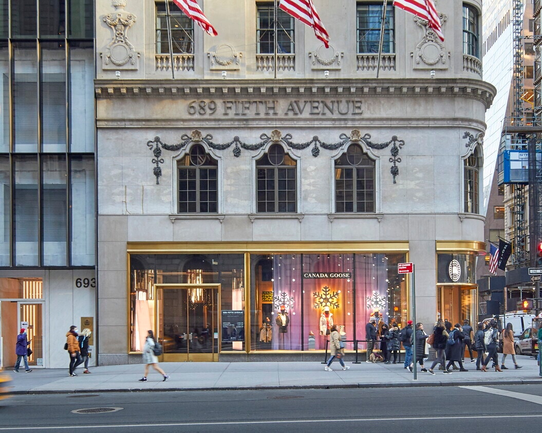 689 Fifth Ave, New York, NY à louer Photo de l’immeuble– Image 1 sur 3