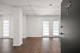 4264-4276 Boul Saint-Laurent, Montréal, QC à louer Photo intérieure– Image 1 sur 8