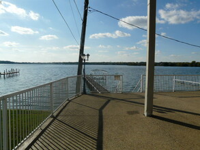 38 W Grand Ave, Fox Lake, IL à louer Photo de l’immeuble– Image 2 sur 5