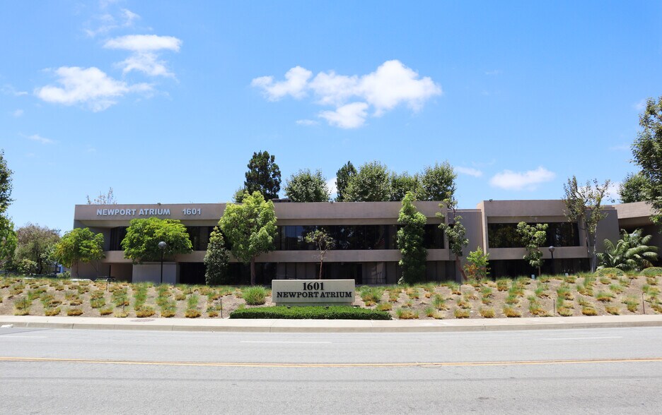 1601 Dove St, Newport Beach, CA à louer - Photo de l’immeuble – Image 2 sur 8