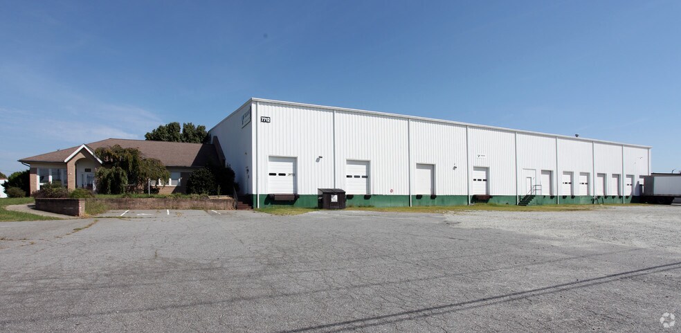 7712 Boeing Dr, Greensboro, NC à louer - Photo de l’immeuble – Image 3 sur 9