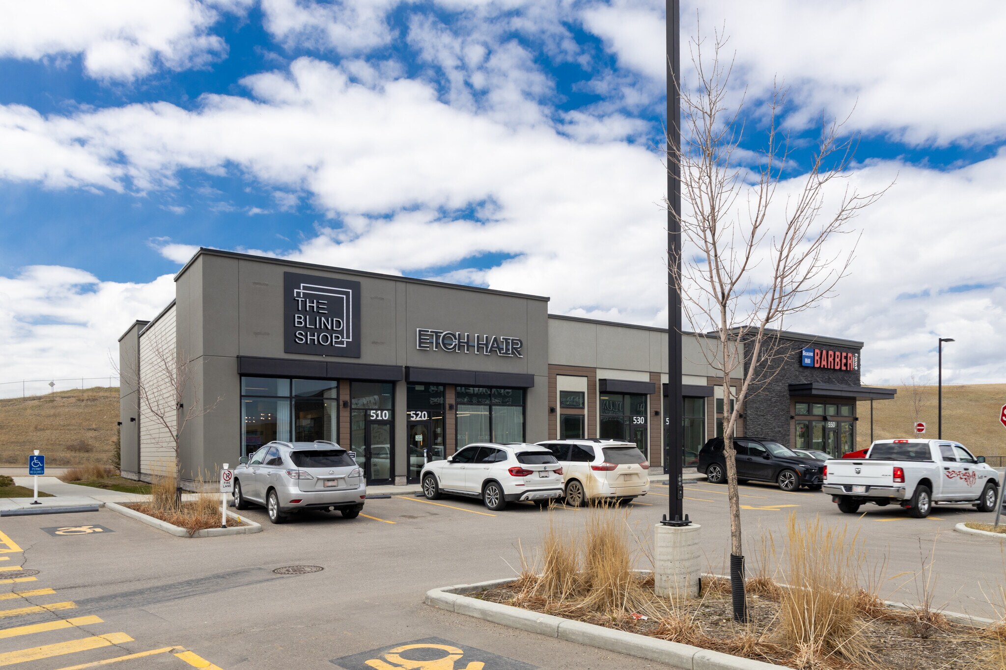 11877 Sarcee Trail NW, Calgary, AB à louer Photo de l’immeuble– Image 1 sur 4