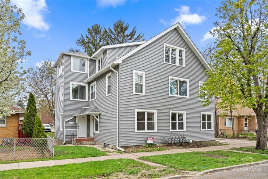 1542 Victoria Ave, North Chicago, IL à vendre - Photo principale – Image 2 sur 55