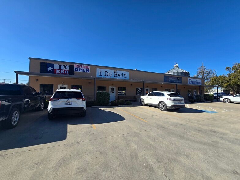 301 S Franklin St, Holland, TX à louer - Photo de l’immeuble – Image 1 sur 7