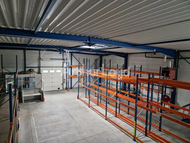 Plus de détails pour Bureau, Industriel/Logistique à louer