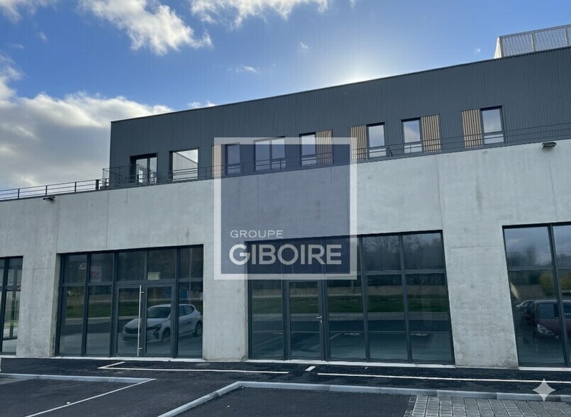 Local commercial dans La Mézière à louer - Photo de l’immeuble – Image 2 sur 8