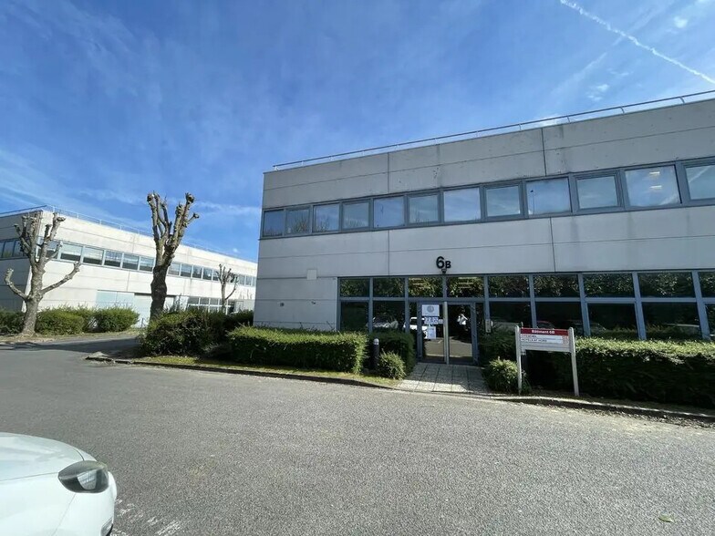 Local d’activités dans Roissy-en-France à louer - Photo de l’immeuble – Image 2 sur 6