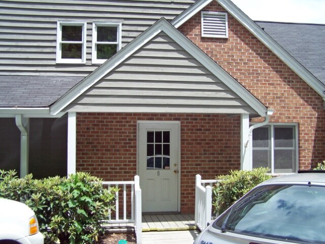 1064 Meadowview Dr, Boone, NC à louer - Photo de l’immeuble – Image 2 sur 3