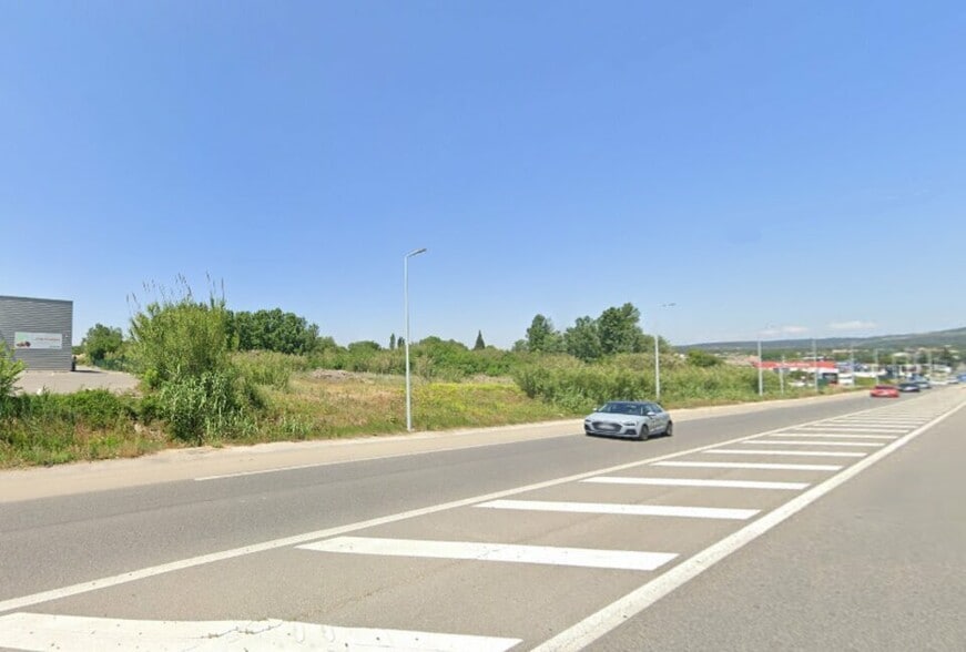 Av De La Patrouille De France, Salon-de-Provence à vendre - Photo de l’immeuble – Image 3 sur 4