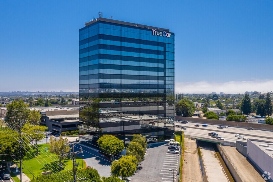 3415 S sepulveda Blvd, Los Angeles, CA à louer - Photo de l’immeuble – Image 2 sur 11