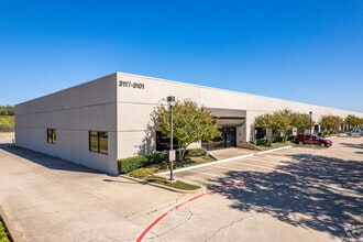 3101-3117 N Skyway Cir, Irving, TX à louer Photo de l’immeuble– Image 2 sur 12