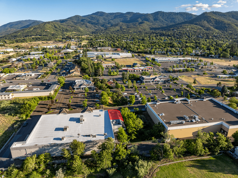 2321 Ashland St, Ashland, OR à louer - Photo de l’immeuble – Image 2 sur 10