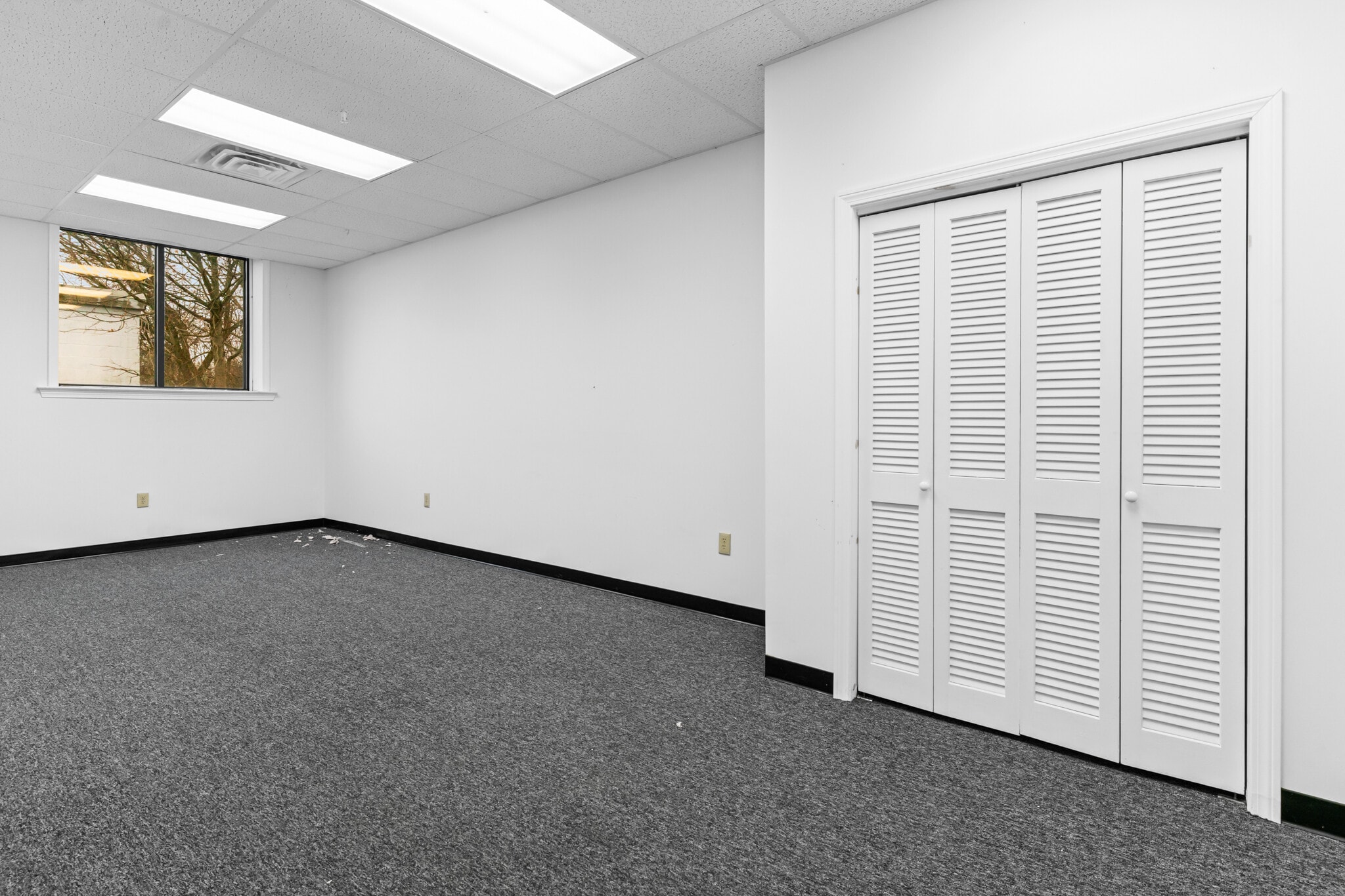 6854 Post Rd, North Kingstown, RI à vendre Photo intérieure– Image 1 sur 10