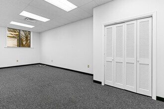 6854 Post Rd, North Kingstown, RI à vendre Photo intérieure– Image 1 sur 10