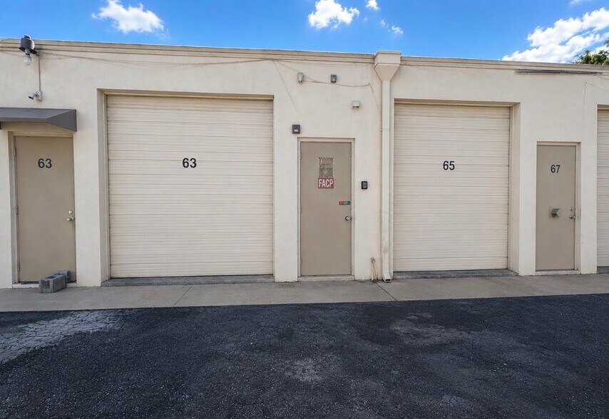 7535 Enterprise Dr, Riviera Beach, FL à louer - Photo de l’immeuble – Image 3 sur 6