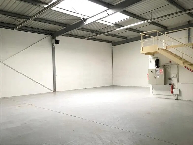 Local d’activités dans Noisiel à louer - Photo intérieure – Image 1 sur 4