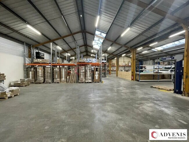 Plus de détails pour Local d'activités à louer