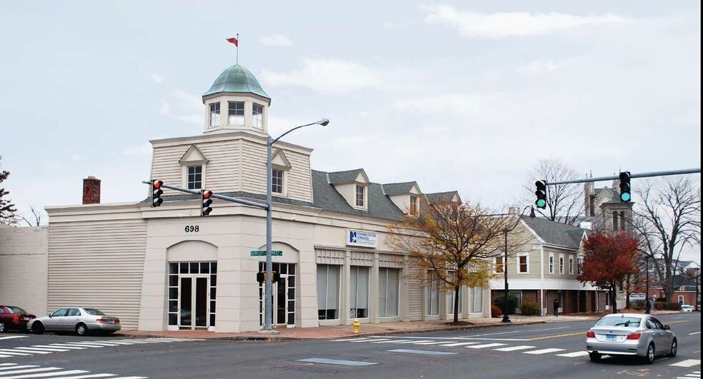 698 West Ave, Norwalk, CT à louer - Photo de l’immeuble – Image 2 sur 2