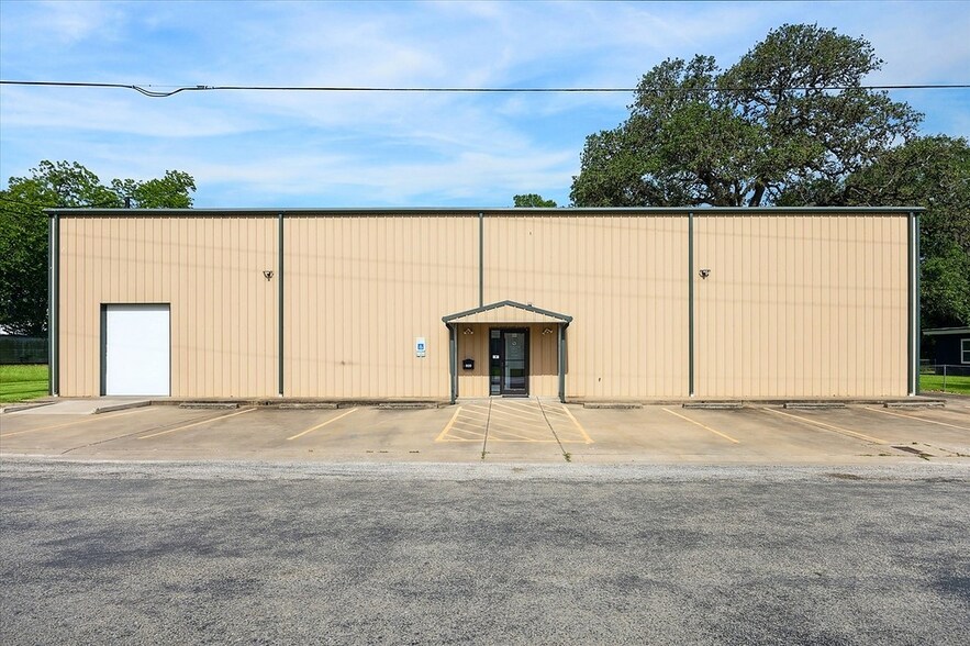 920 Front St, Columbus, TX à vendre - Photo de l’immeuble – Image 3 sur 30