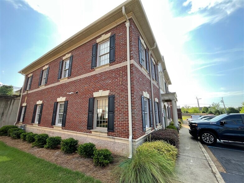 420 The Parkway, Greer, SC à vendre - Photo de l’immeuble – Image 3 sur 8