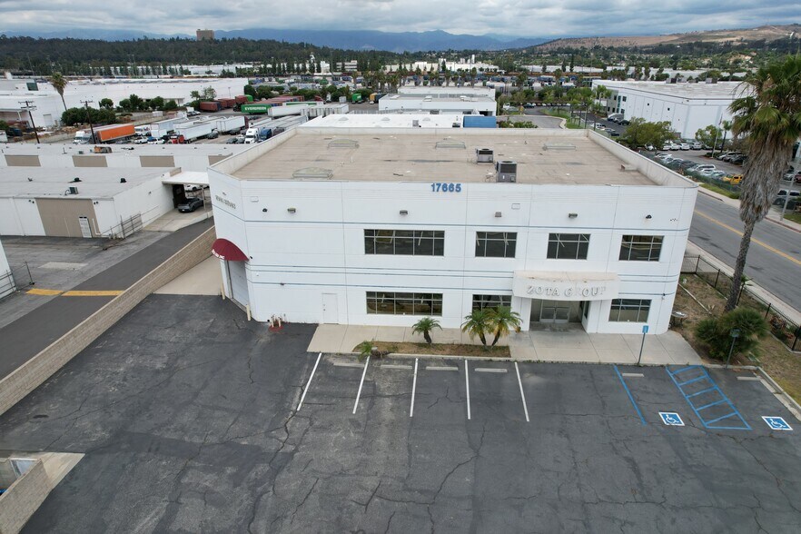 17665 Rowland St, City of Industry, CA à louer - Photo de l’immeuble – Image 2 sur 16