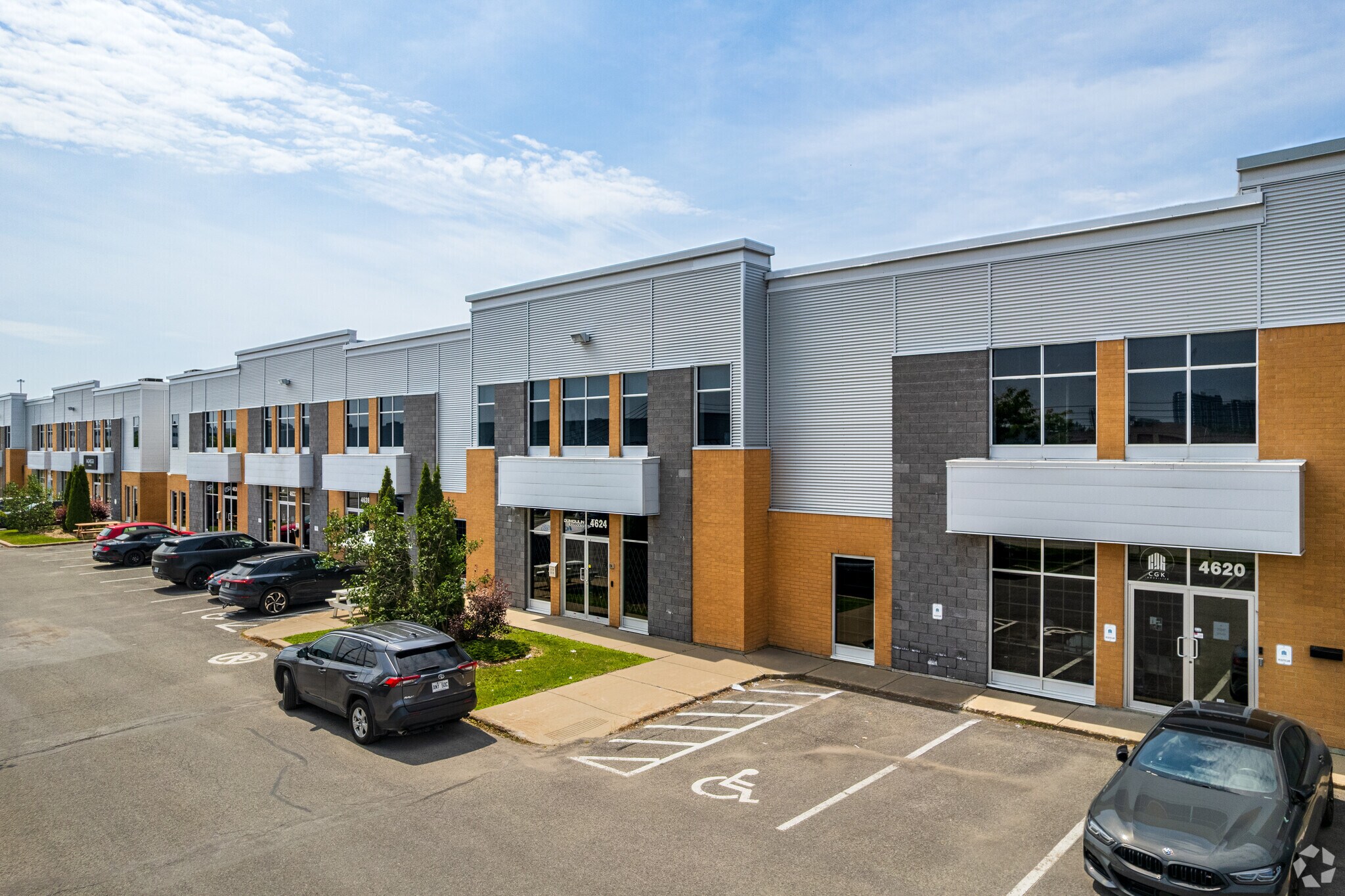 4600-4668 Rue Louis-B.-Mayer, Laval, QC à louer Photo principale– Image 1 sur 5