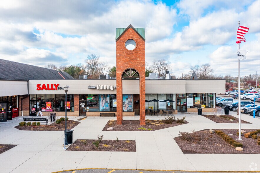 30949-30997 5 Mile Rd, Livonia, MI à louer - Photo principale – Image 3 sur 12