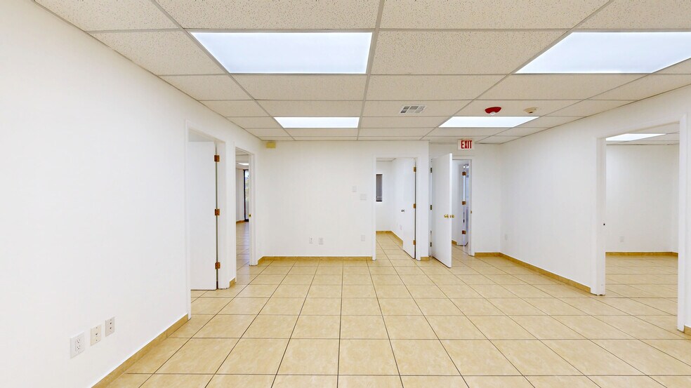 19555 NE 10th Ave, Miami, FL à louer - Numérisation 3D Matterport – Image 3 sur 22